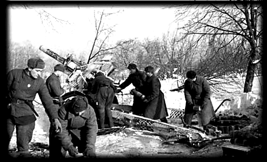 Морские артиллеристы на боевой позиции