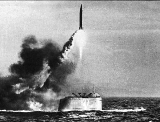 Старт баллистической ракеты с подводной лодки
